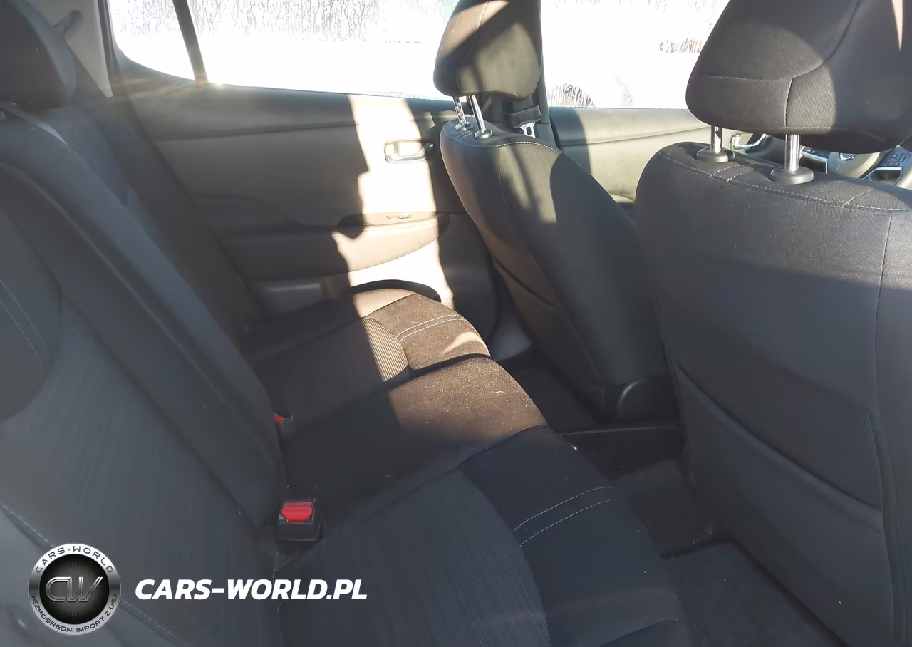 2018 Nissan Leaf S VIN:1N4AZ1CP7JC315103 - 8