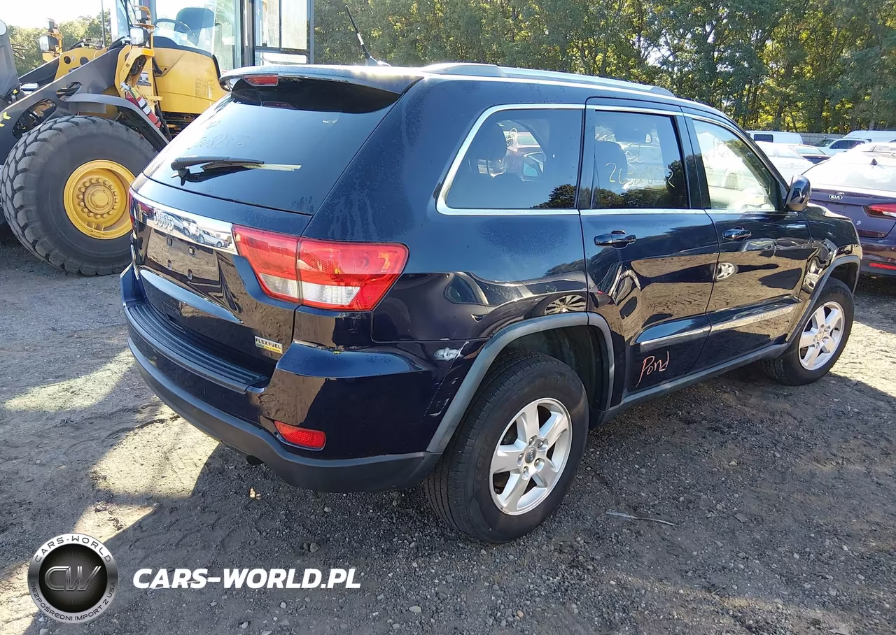 2012 Jeep Grand Cherokee Laredo VIN:1C4RJFAGXCC192971 - 4