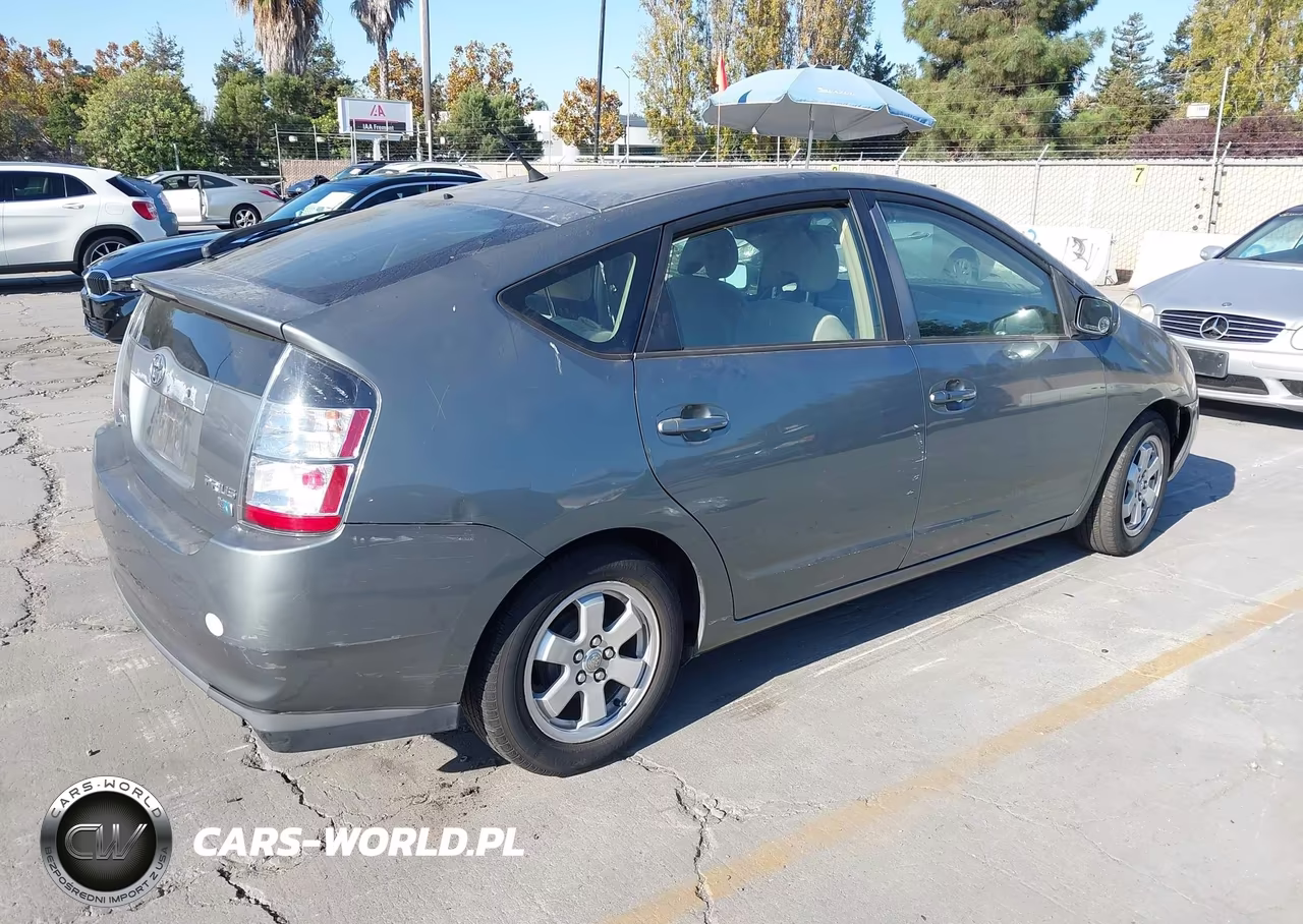 2004 Toyota Prius VIN:JTDKB20UX40014236 - 4