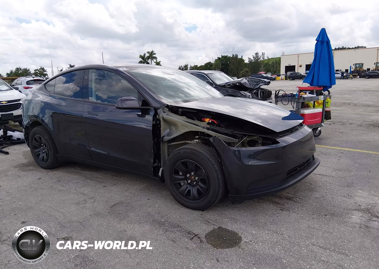 2026 Tesla Model Y VIN:7SAYGDEE8TA636536 - 1