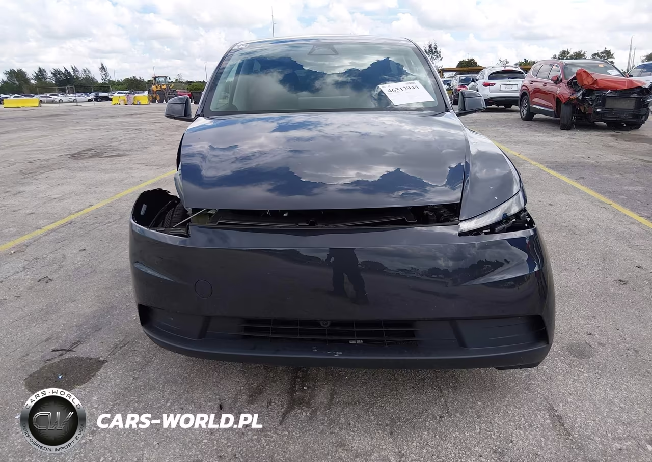 2026 Tesla Model Y VIN:7SAYGDEE8TA636536 - 12