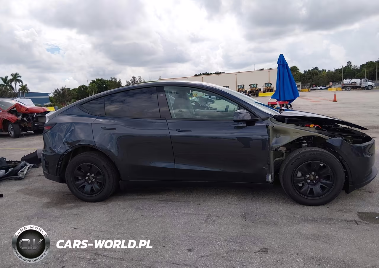 2026 Tesla Model Y VIN:7SAYGDEE8TA636536 - 13