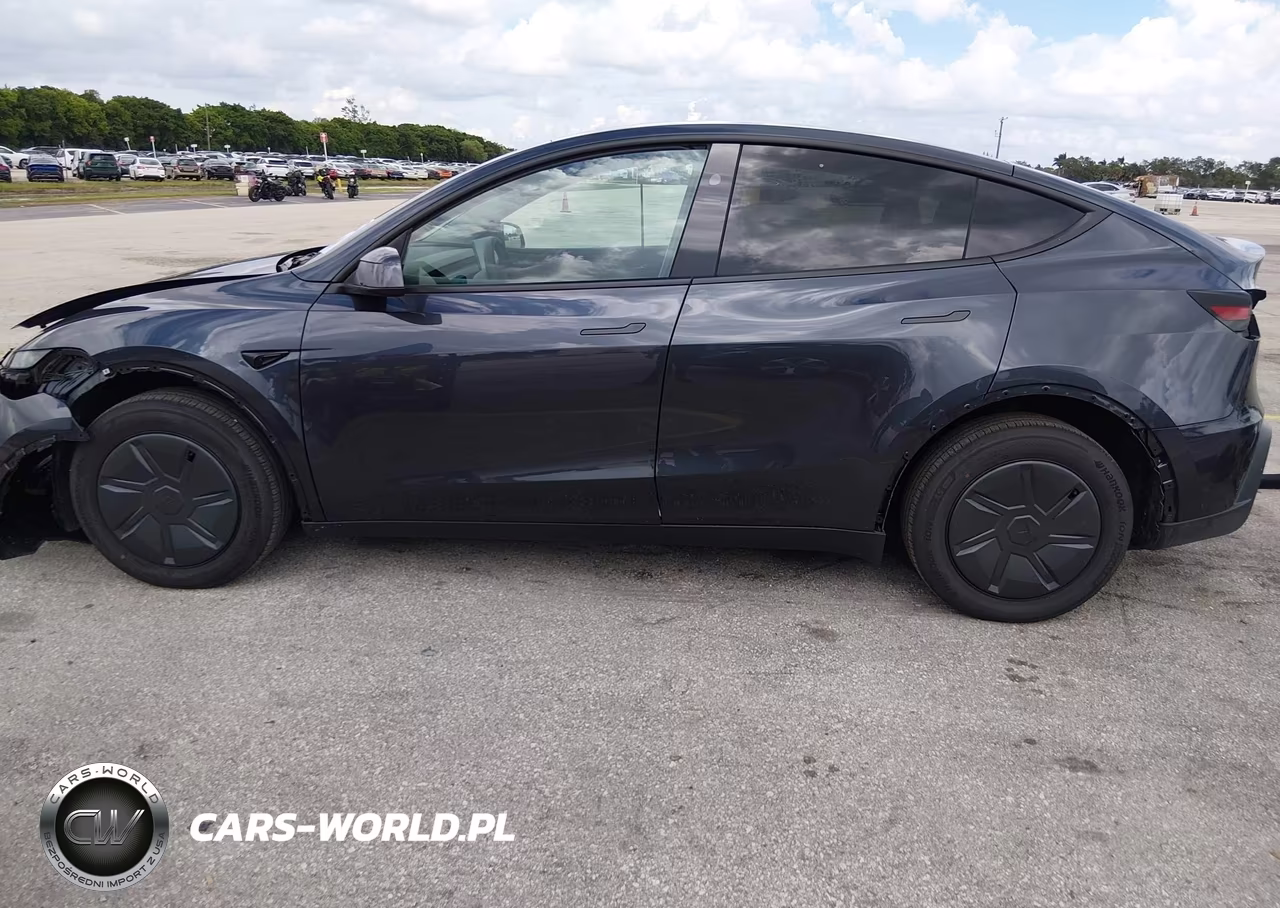 2026 Tesla Model Y VIN:7SAYGDEE8TA636536 - 14
