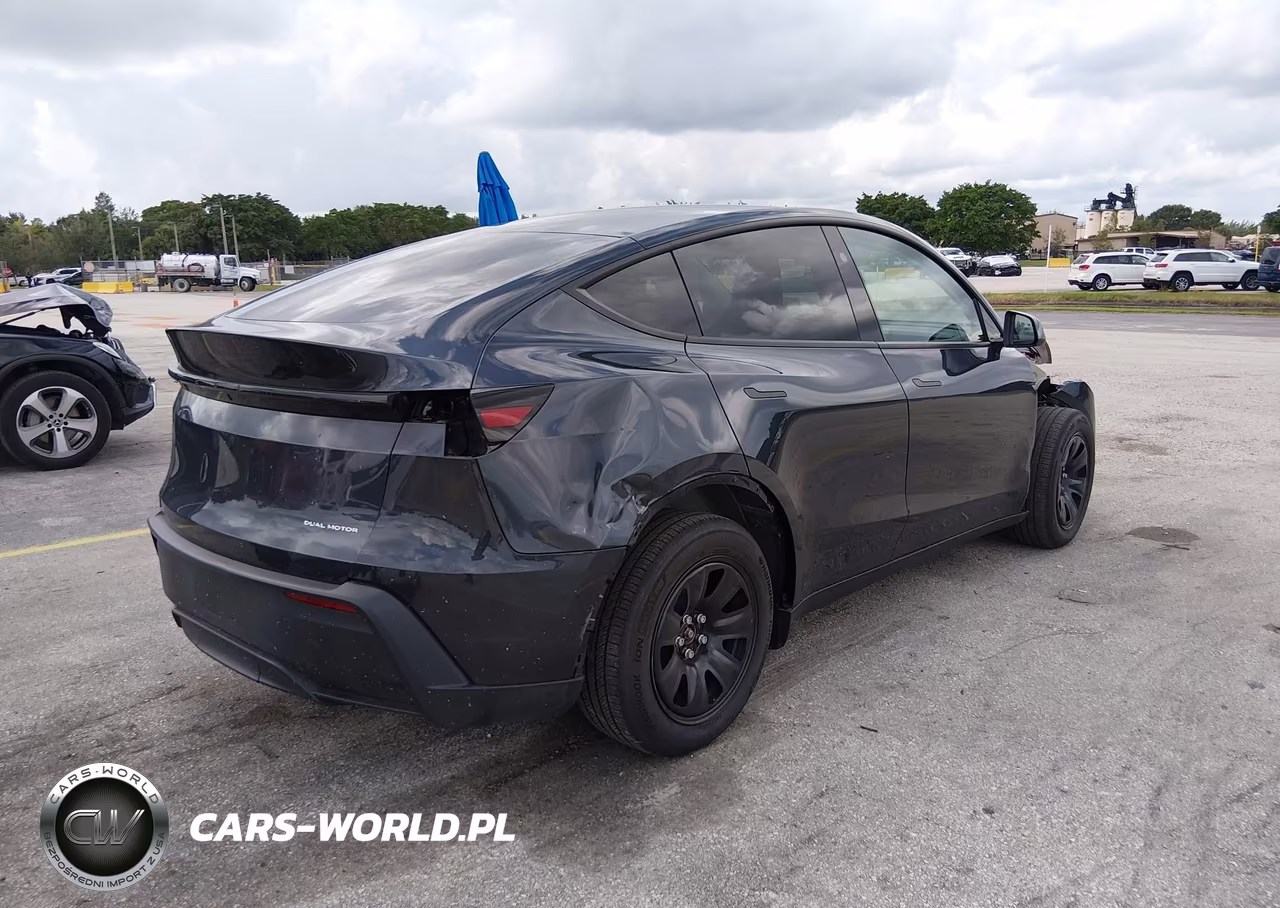 2026 Tesla Model Y VIN:7SAYGDEE8TA636536 - 4