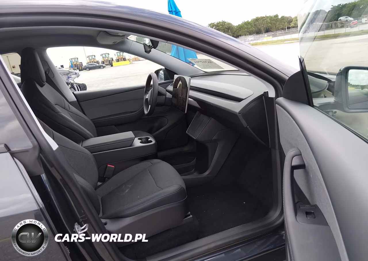 2026 Tesla Model Y VIN:7SAYGDEE8TA636536 - 5