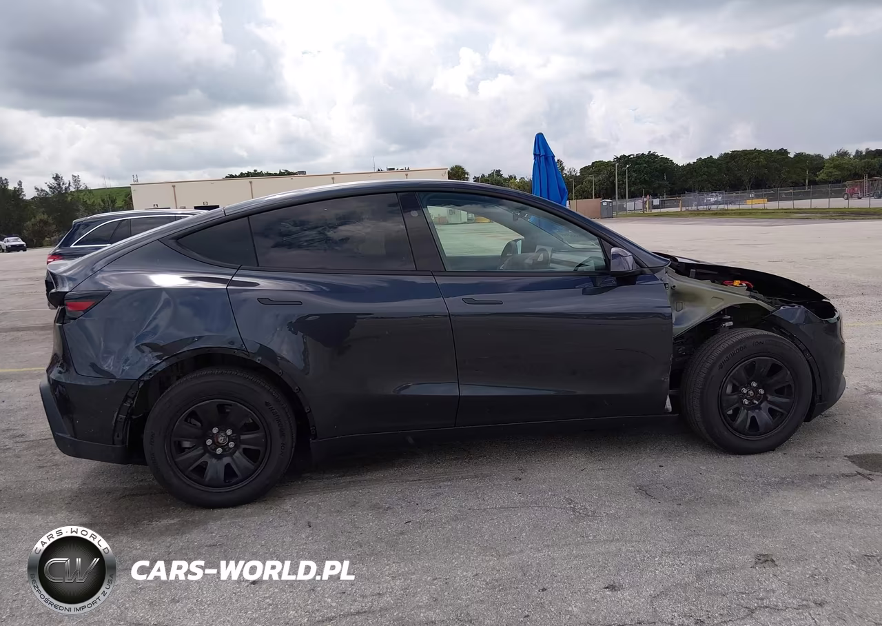 2026 Tesla Model Y VIN:7SAYGDEE8TA636536 - 6