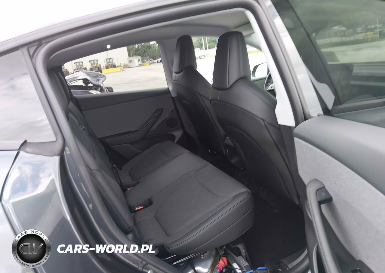 2026 Tesla Model Y VIN:7SAYGDEE8TA636536 - 8