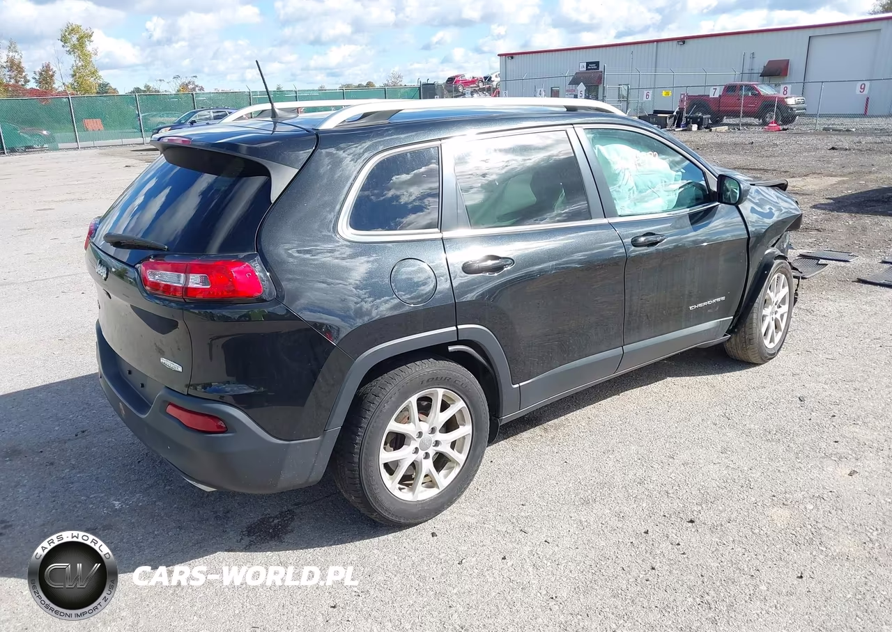 2016 Jeep Cherokee Latitude VIN:1C4PJMCS4GW252521 - 4