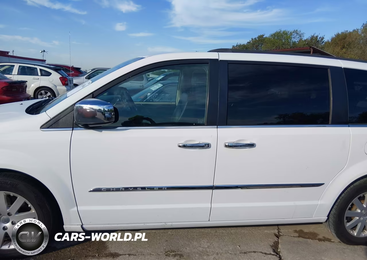 2014 Chrysler Town & Country Touring VIN:2C4RC1BG5ER126740 - 14
