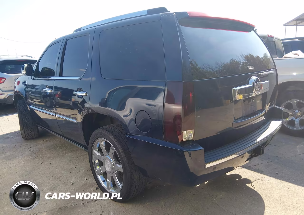 2008 Cadillac Escalade Standard VIN:1GYEC638X8R197049 - 3