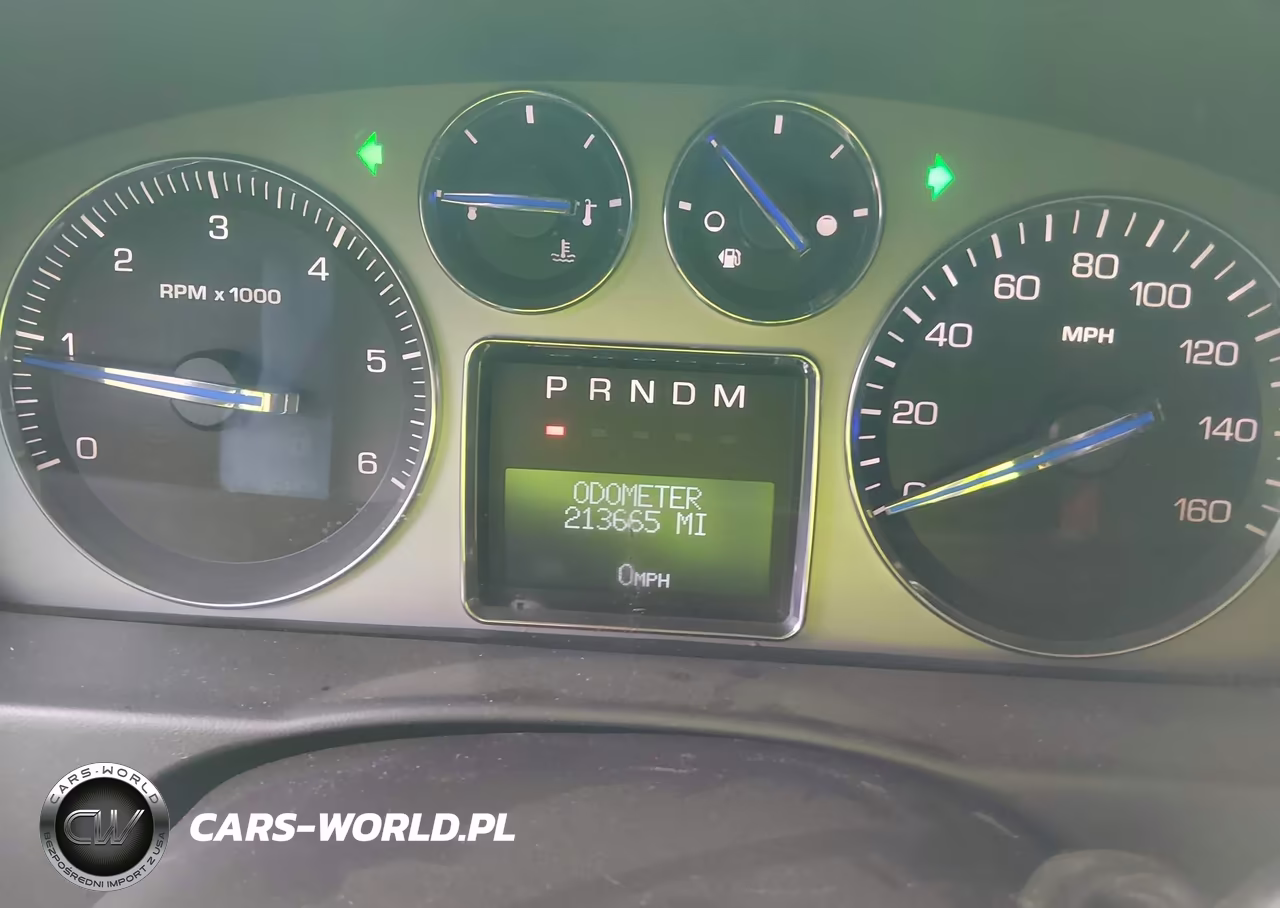 2008 Cadillac Escalade Standard VIN:1GYEC638X8R197049 - 7
