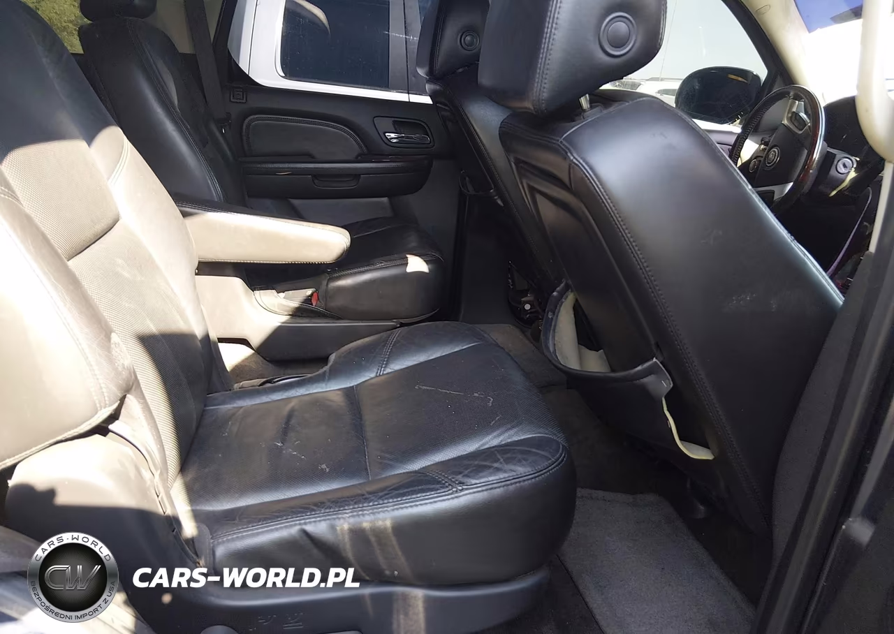 2008 Cadillac Escalade Standard VIN:1GYEC638X8R197049 - 8