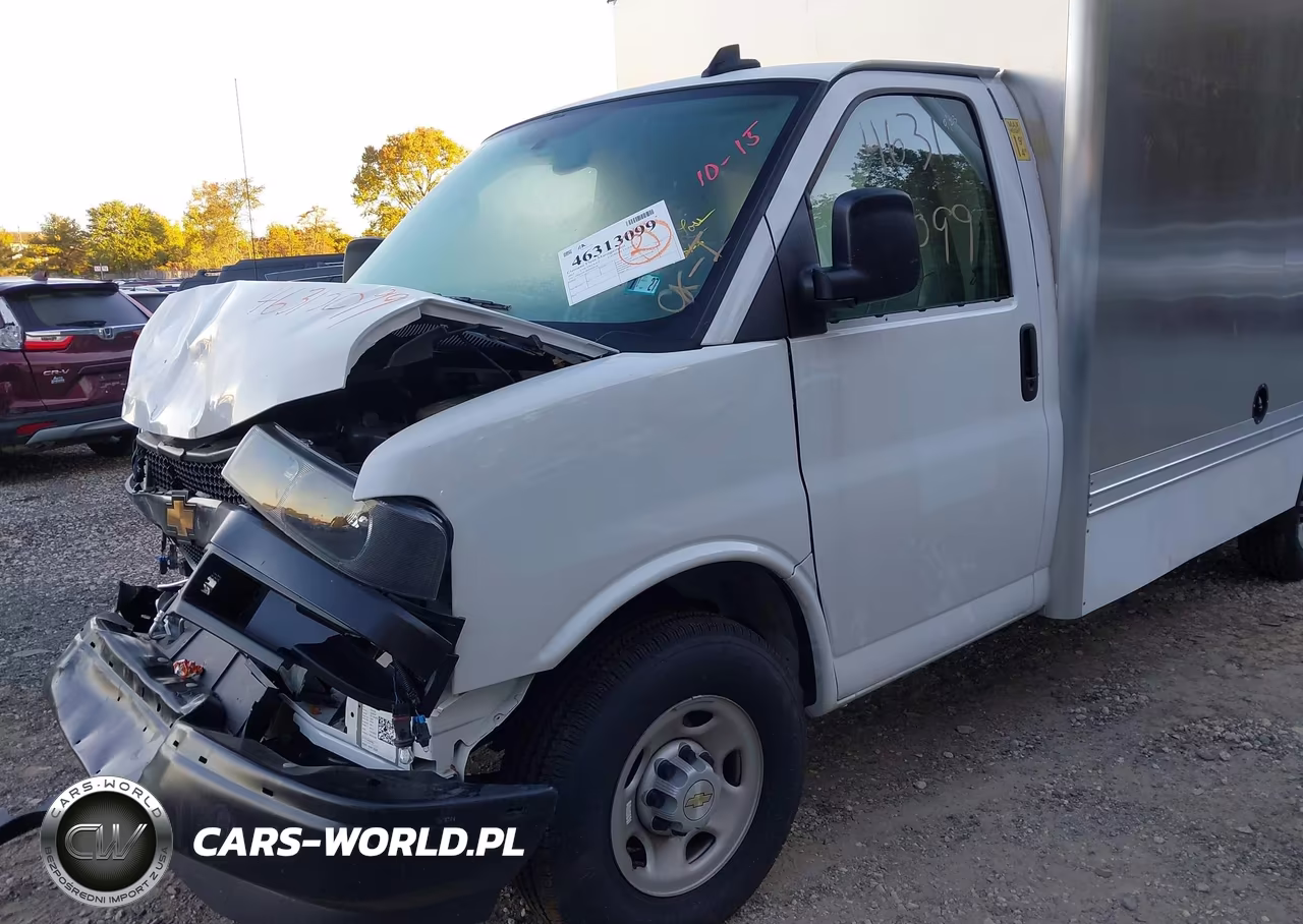 2025 Chevrolet Express Cutaway Work Van VIN:1HA0GSF78SN020638 - 11