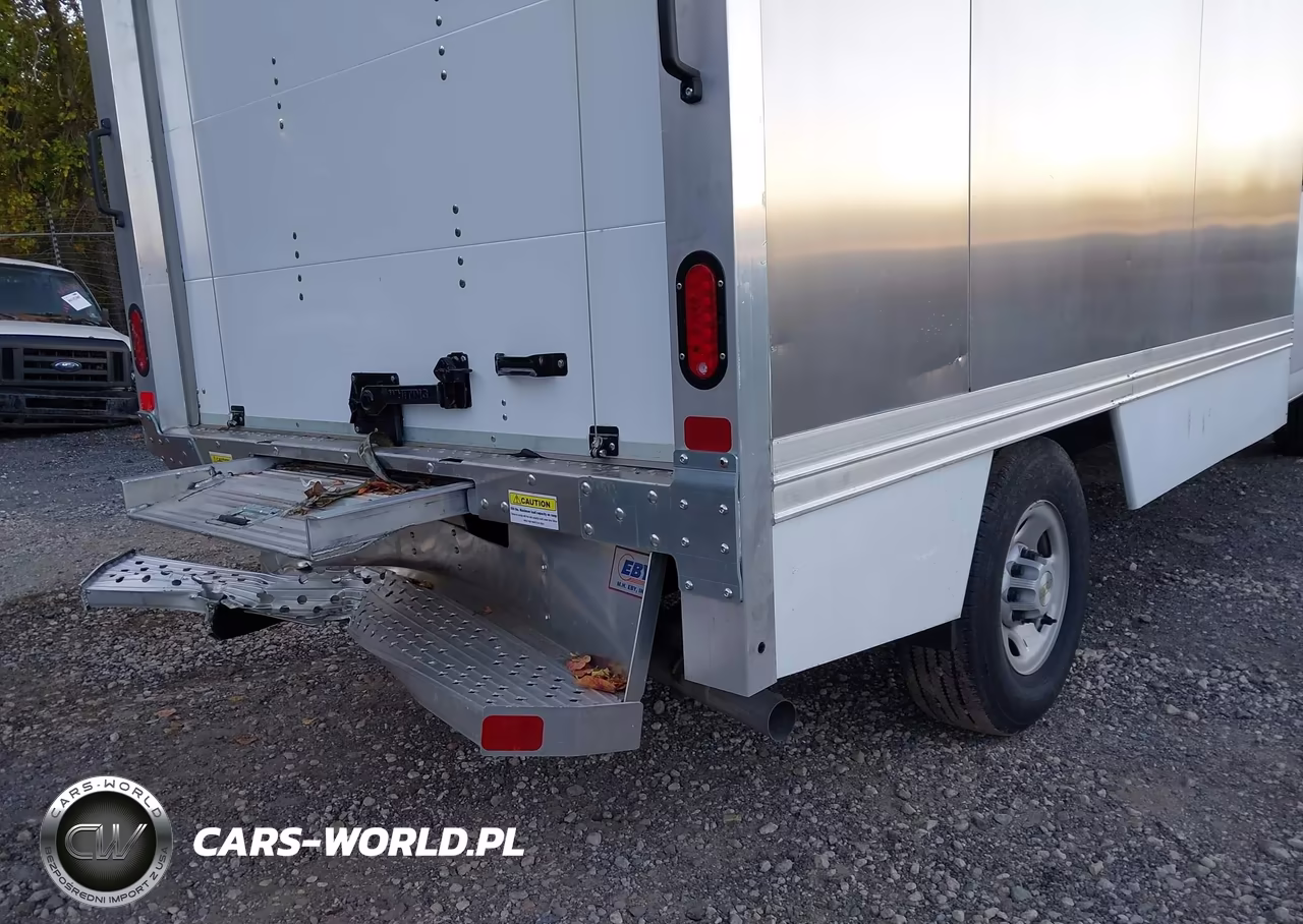 2025 Chevrolet Express Cutaway Work Van VIN:1HA0GSF78SN020638 - 18