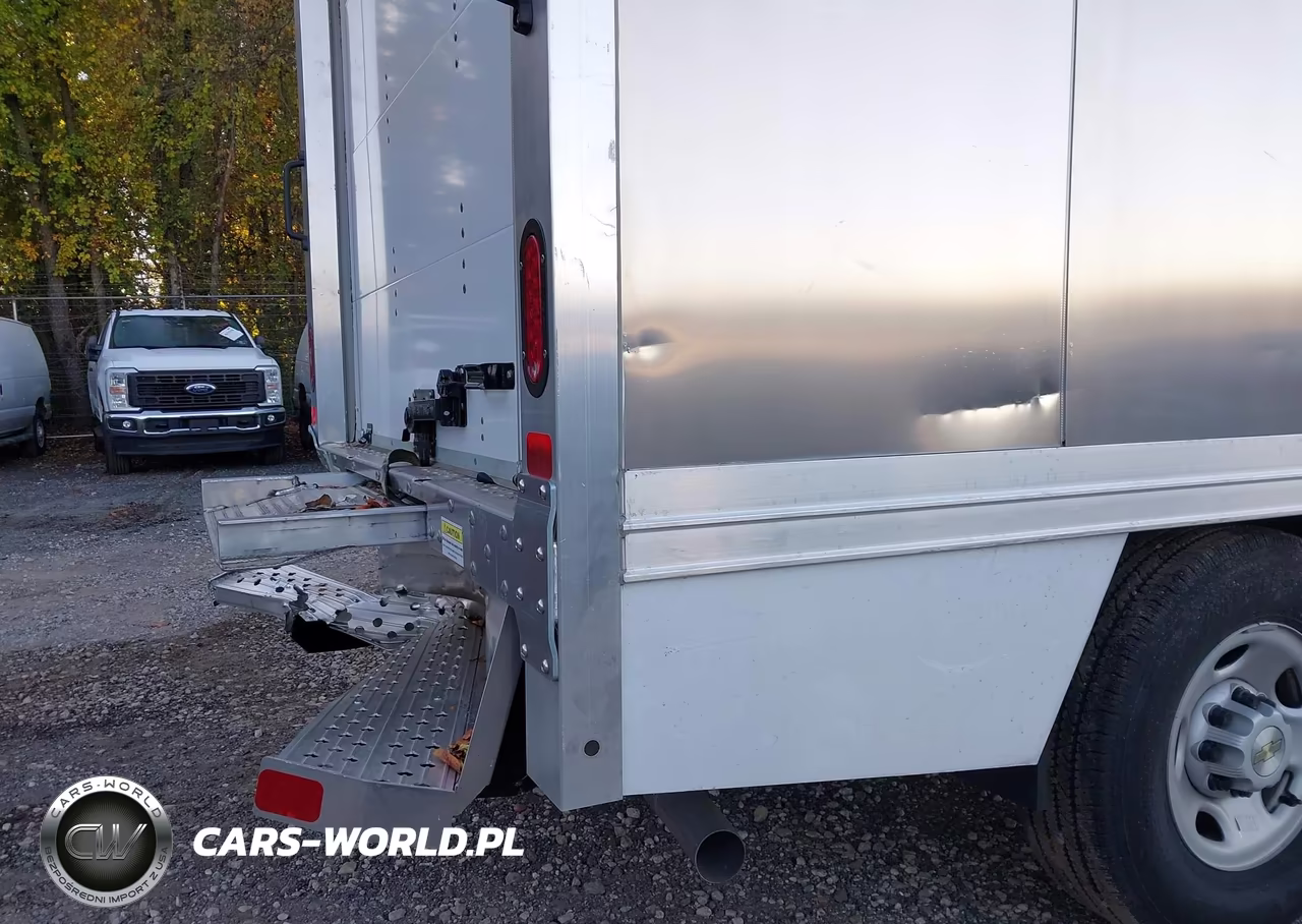 2025 Chevrolet Express Cutaway Work Van VIN:1HA0GSF78SN020638 - 21
