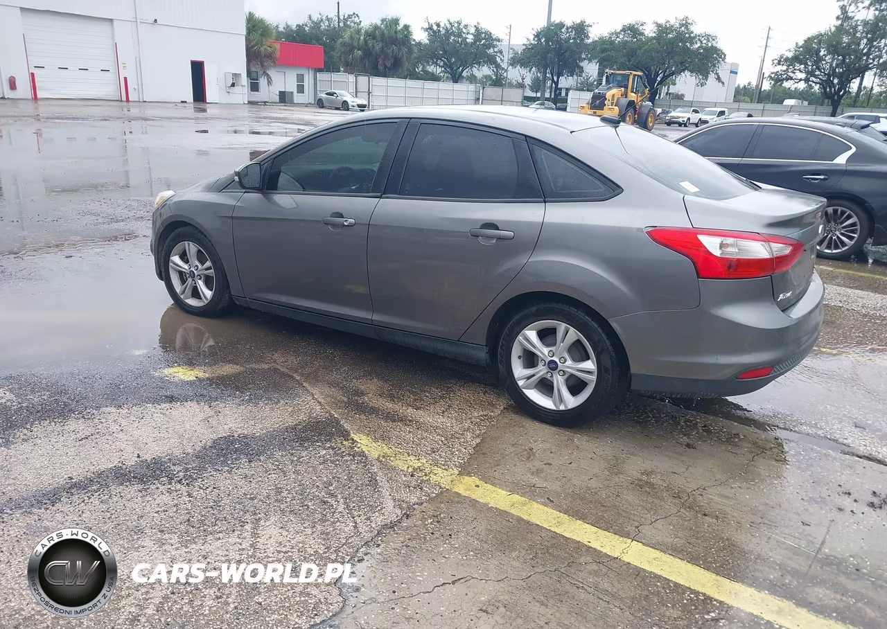 2014 Ford Focus Se VIN:1FADP3F24EL462600 - 3