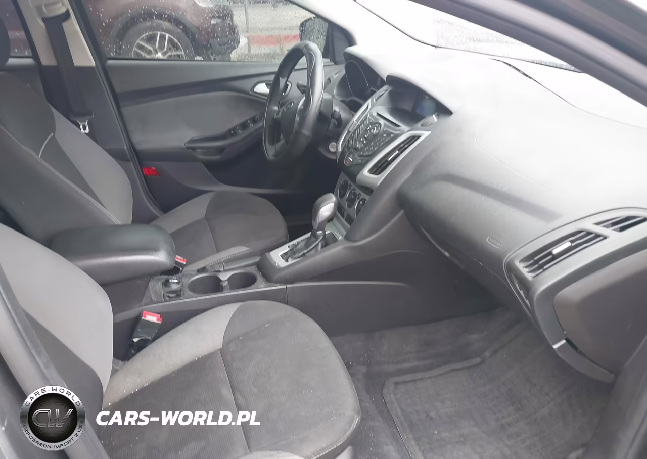 2014 Ford Focus Se VIN:1FADP3F24EL462600 - 5