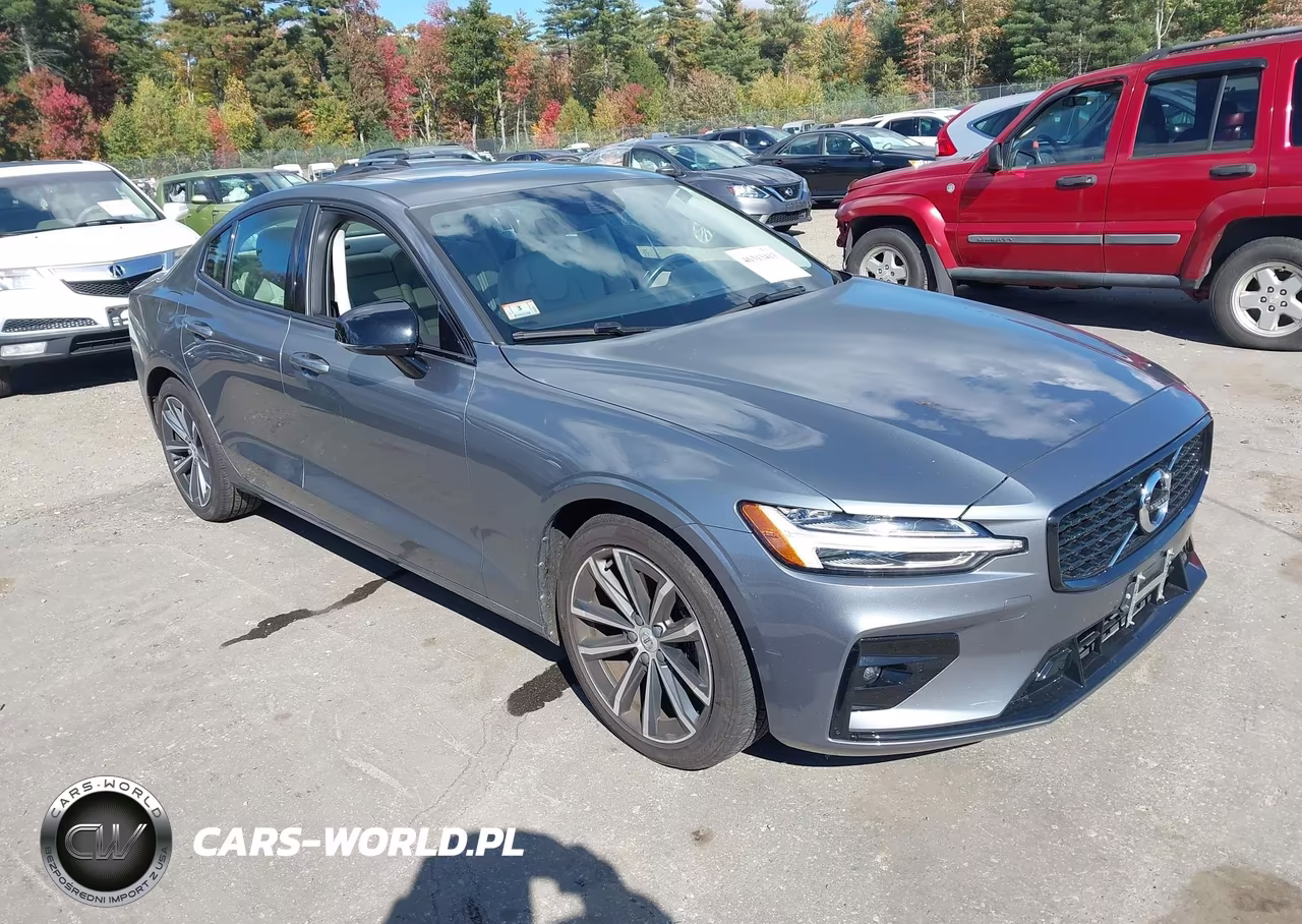 2021 Volvo S60 T5 Momentum