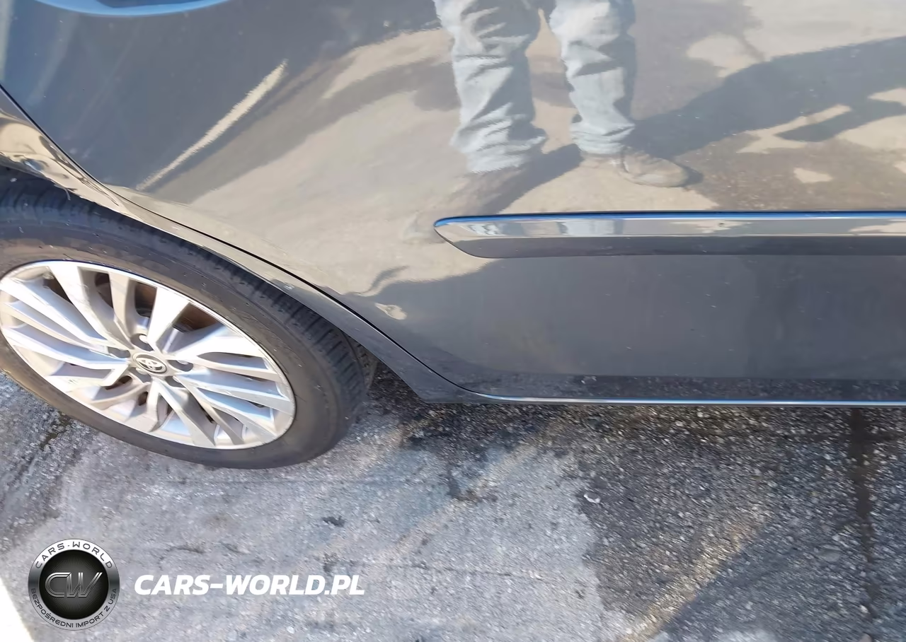 2018 Toyota Corolla Le Eco VIN:2T1BPRHE8JC063136 - 17