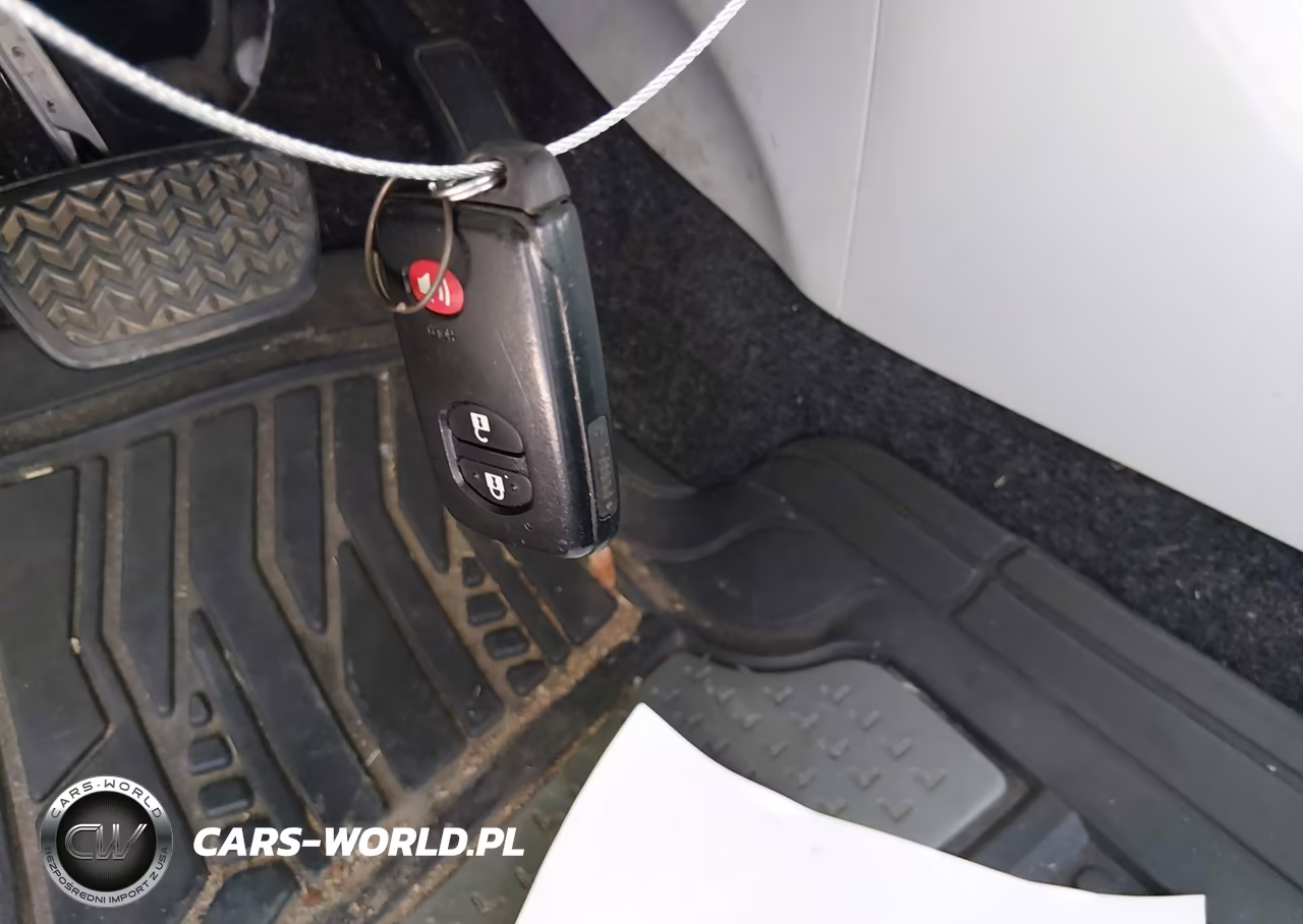 2013 Toyota Prius Two VIN:JTDKN3DU8D5581328 - 11