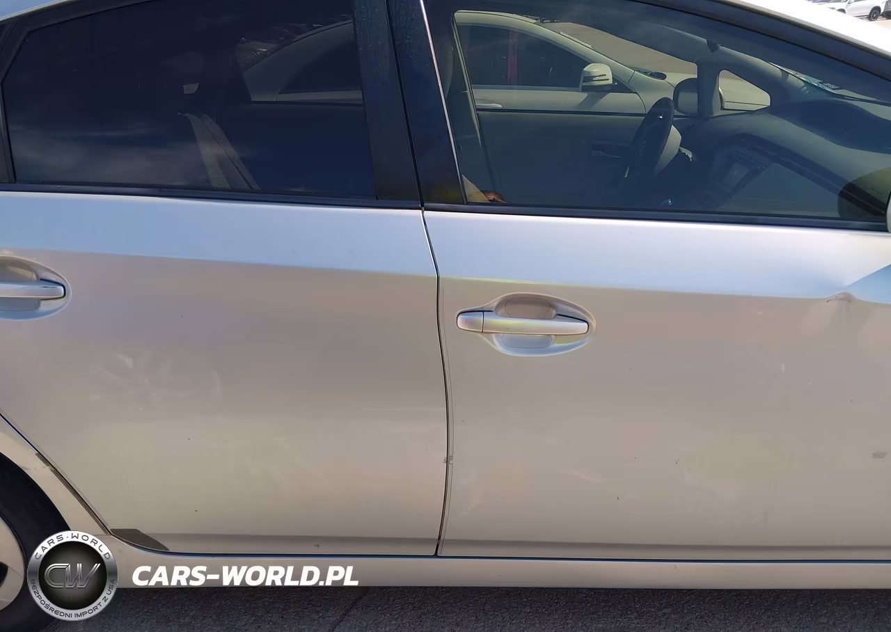 2013 Toyota Prius Two VIN:JTDKN3DU8D5581328 - 13