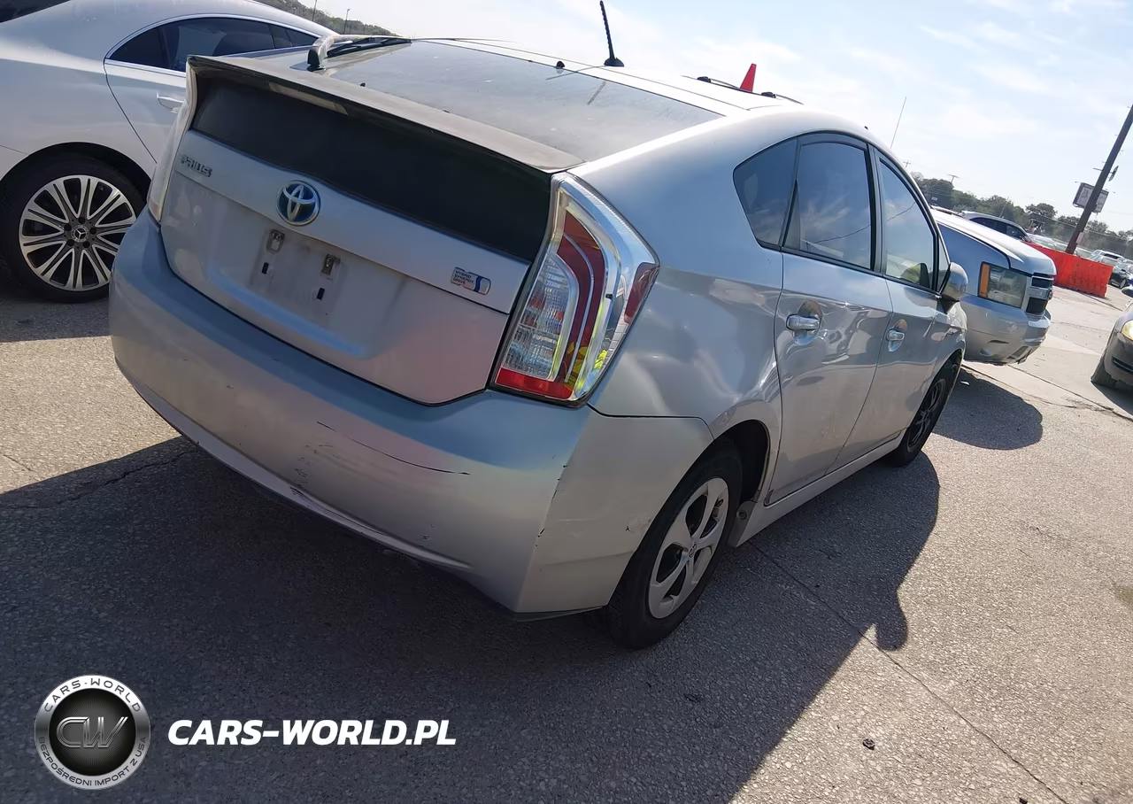 2013 Toyota Prius Two VIN:JTDKN3DU8D5581328 - 4