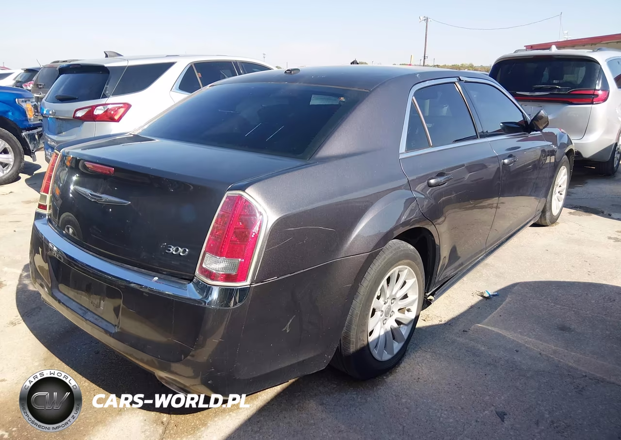 2014 Chrysler 300 VIN:2C3CCAAG5EH157410 - 4