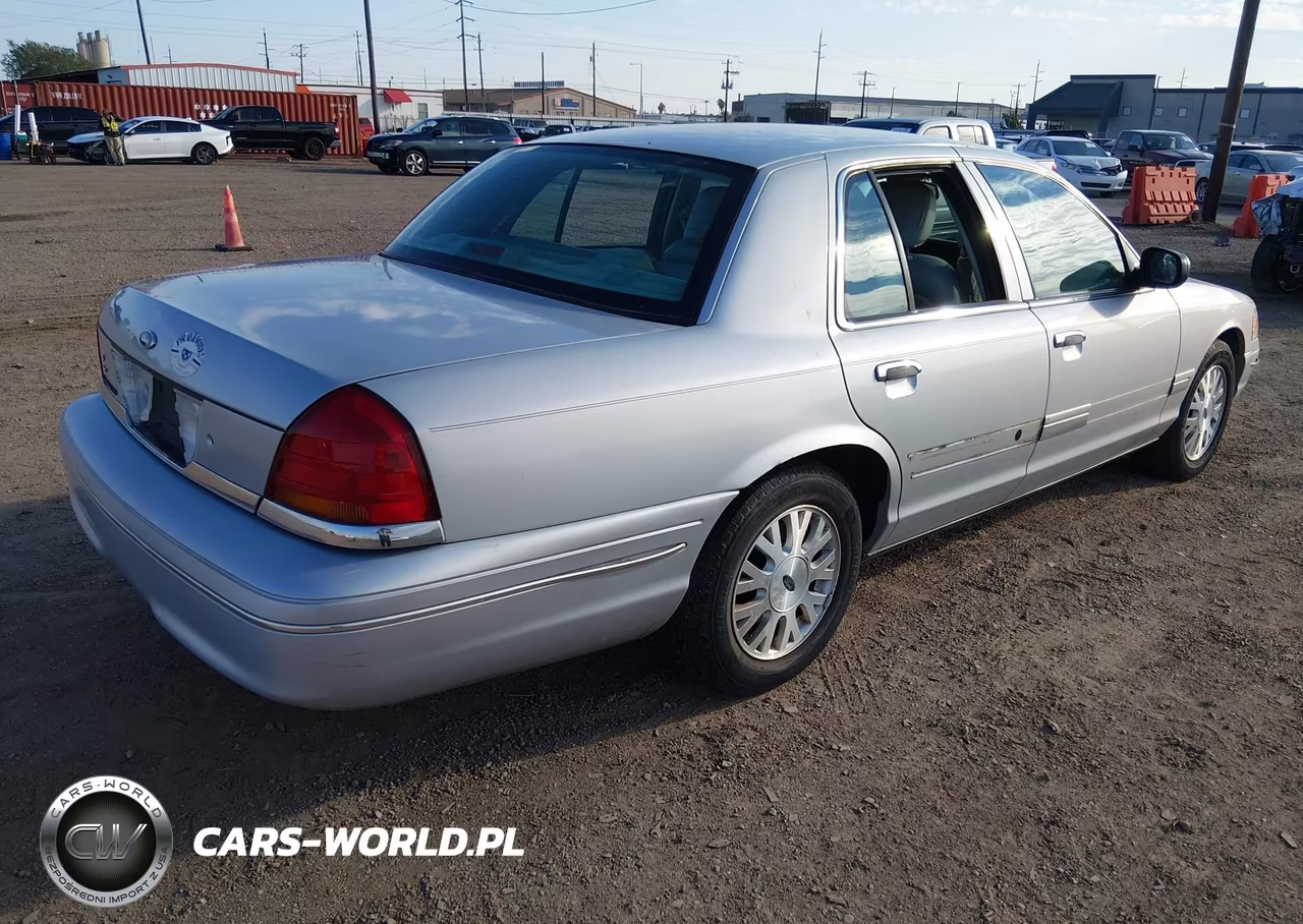 2003 Ford Crown Victoria Lx VIN:2FAFP74W83X193409 - 4