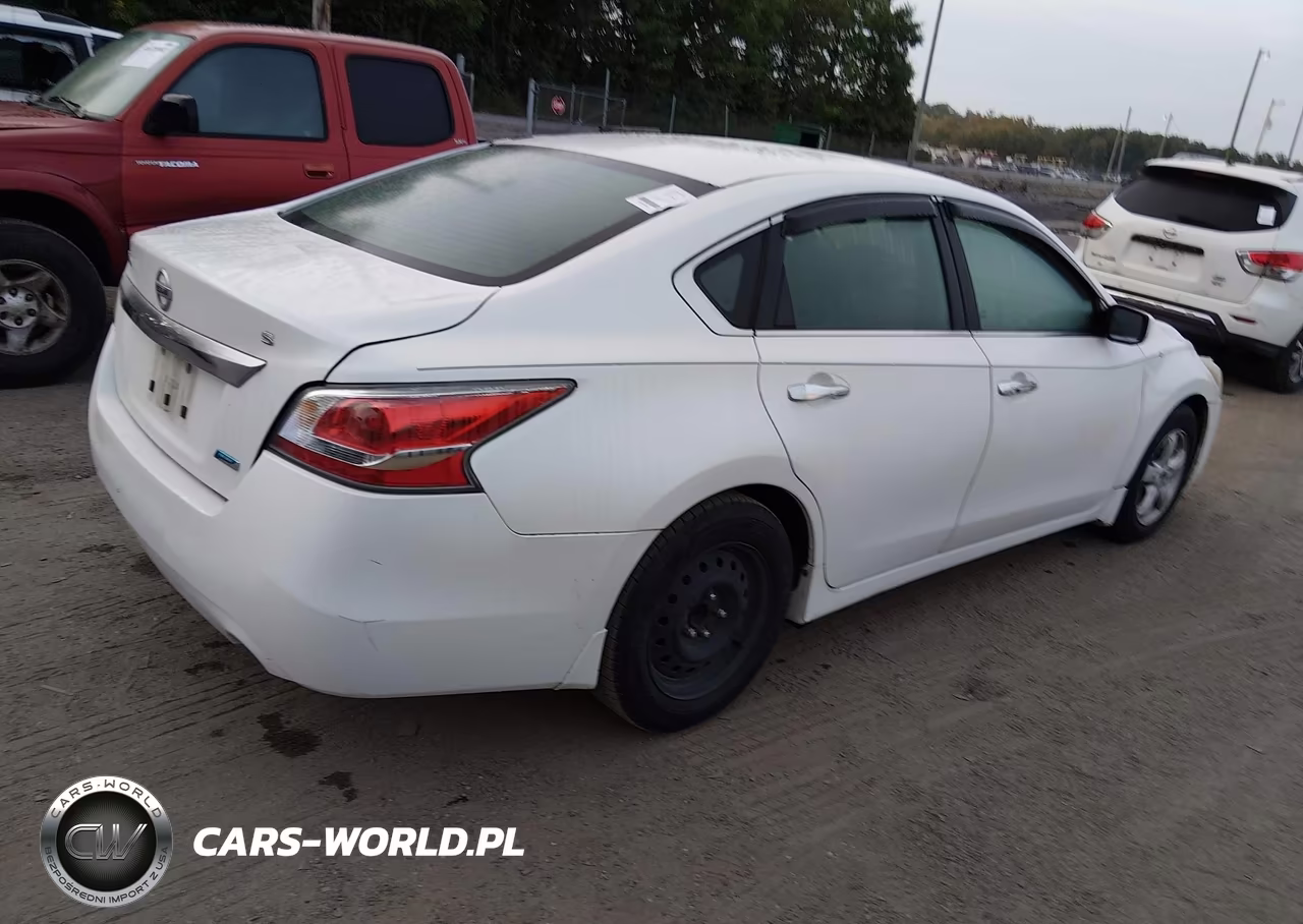 2014 Nissan Altima 2.5 S VIN:1N4AL3AP3EC203890 - 4
