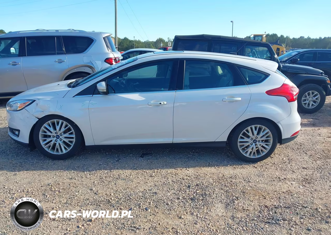 2018 Ford Focus Titanium VIN:1FADP3N26JL314024 - 14