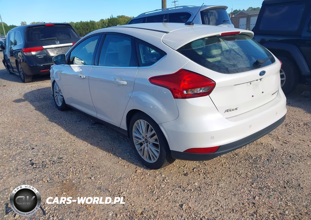 2018 Ford Focus Titanium VIN:1FADP3N26JL314024 - 3