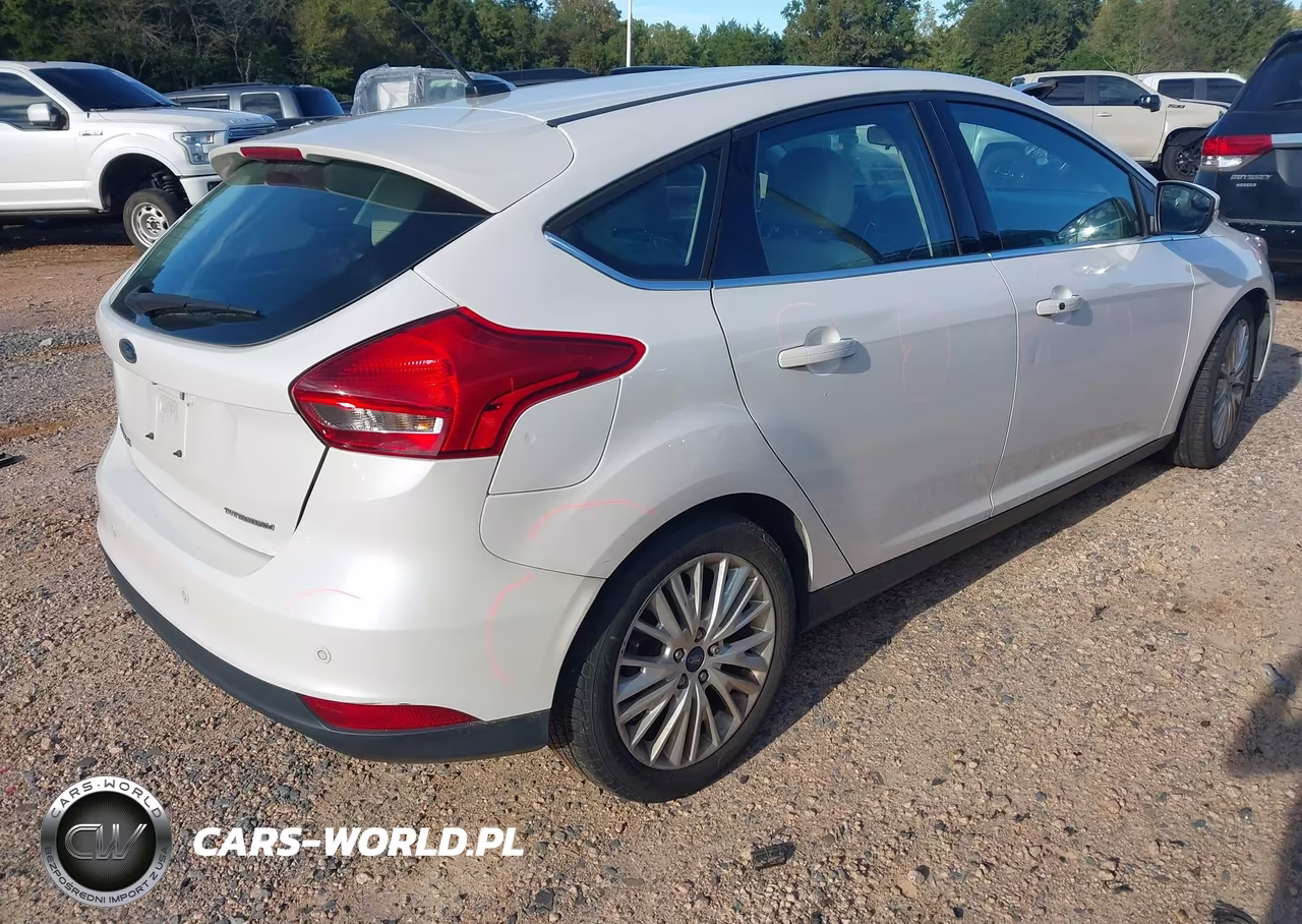 2018 Ford Focus Titanium VIN:1FADP3N26JL314024 - 4