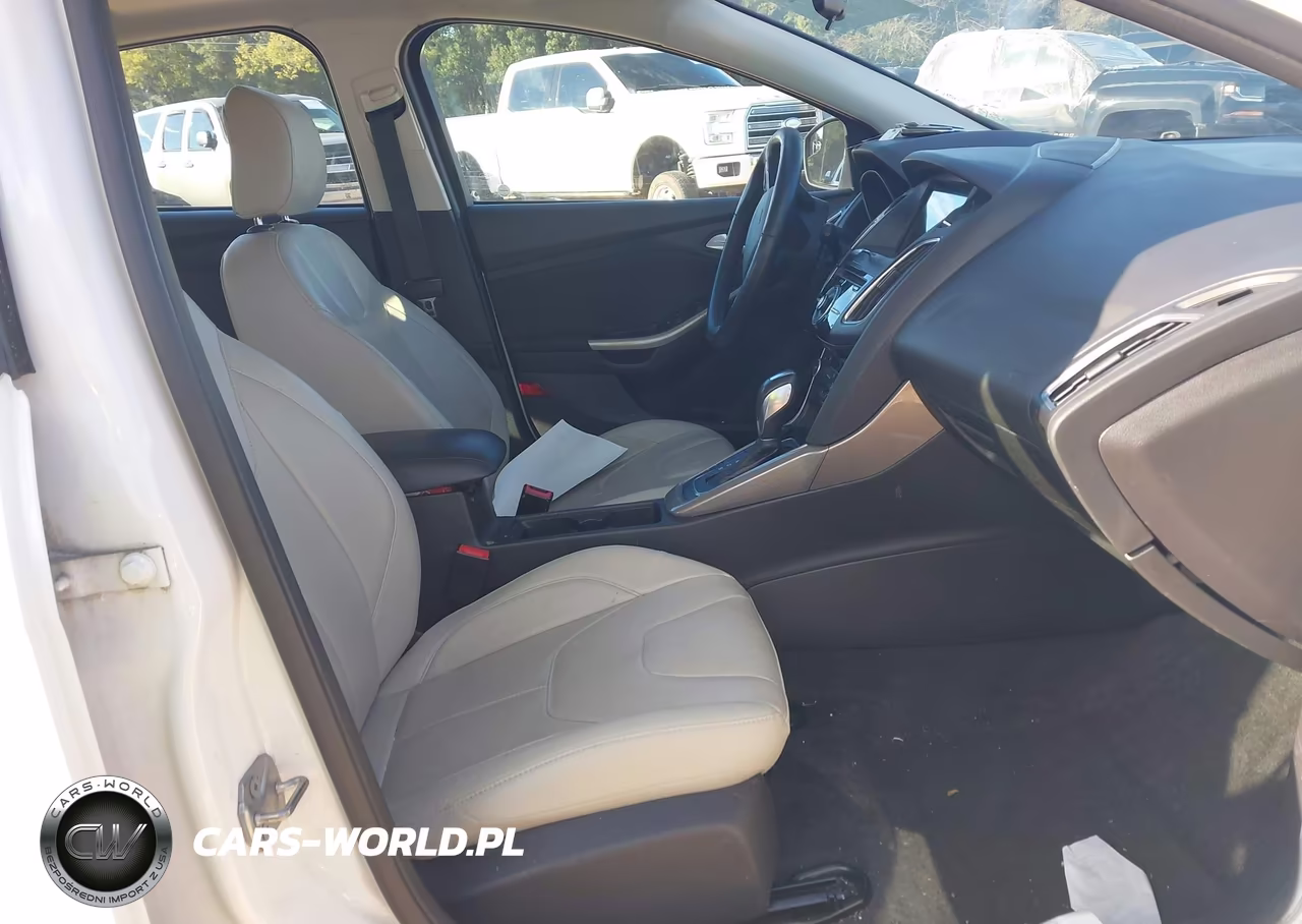 2018 Ford Focus Titanium VIN:1FADP3N26JL314024 - 5