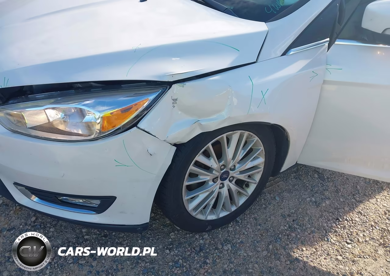 2018 Ford Focus Titanium VIN:1FADP3N26JL314024 - 6