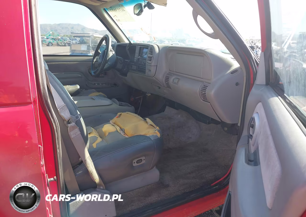 2000 Chevrolet Tahoe Z71 VIN:1GNEK13R3YR129364 - 5