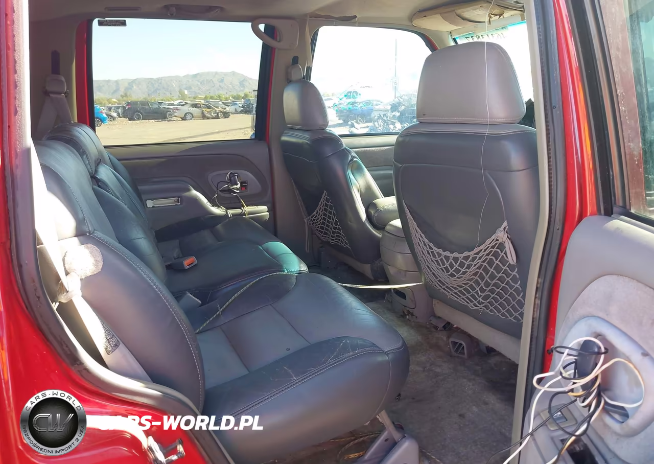 2000 Chevrolet Tahoe Z71 VIN:1GNEK13R3YR129364 - 8
