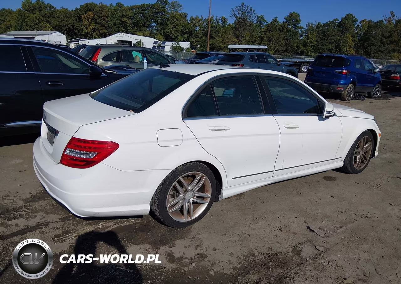 2013 Mercedes-Benz C 250 Sport VIN:WDDGF4HB4DR299915 - 4