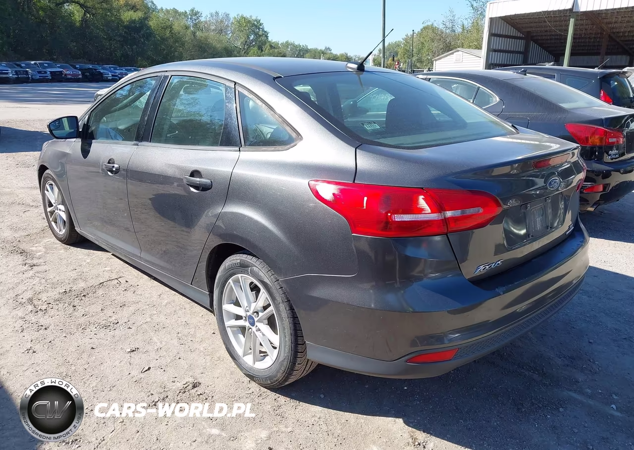 2015 Ford Focus Se VIN:1FADP3F20FL325543 - 3