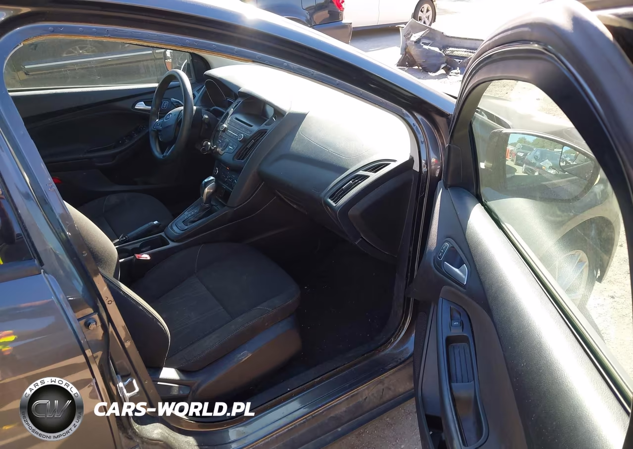 2015 Ford Focus Se VIN:1FADP3F20FL325543 - 5