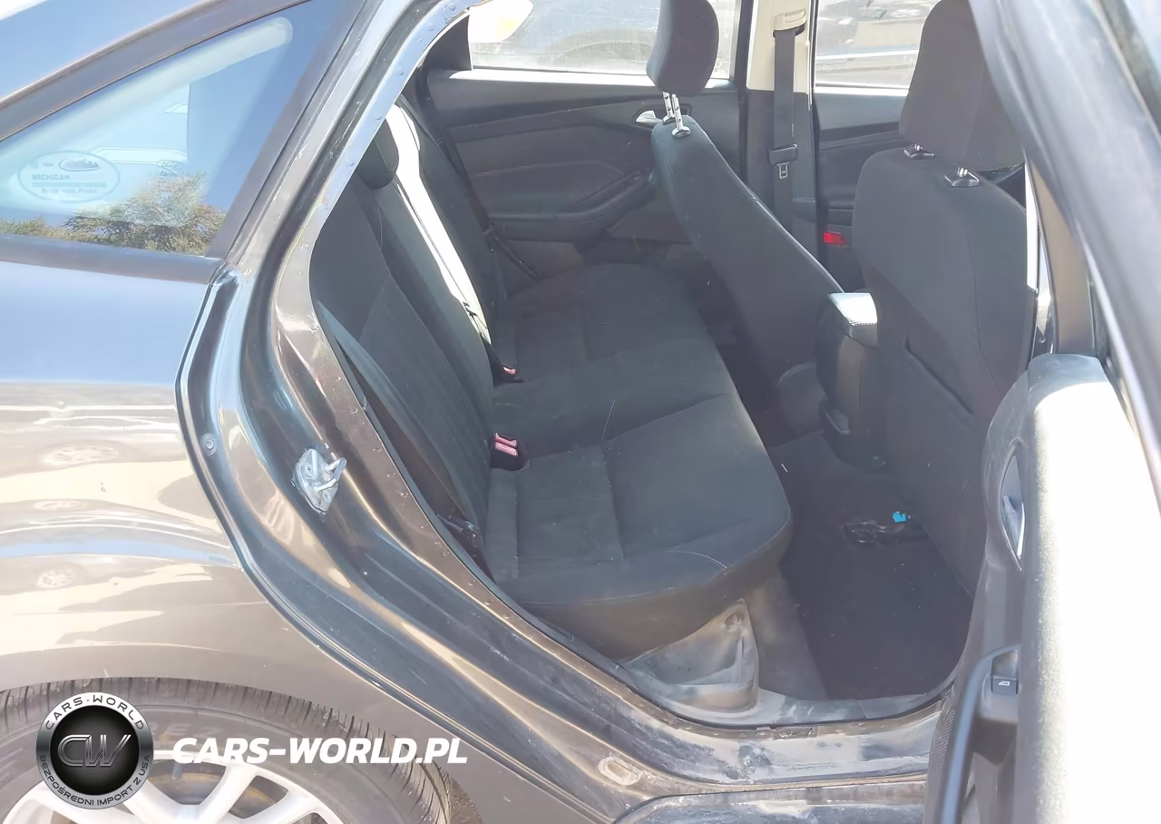 2015 Ford Focus Se VIN:1FADP3F20FL325543 - 8