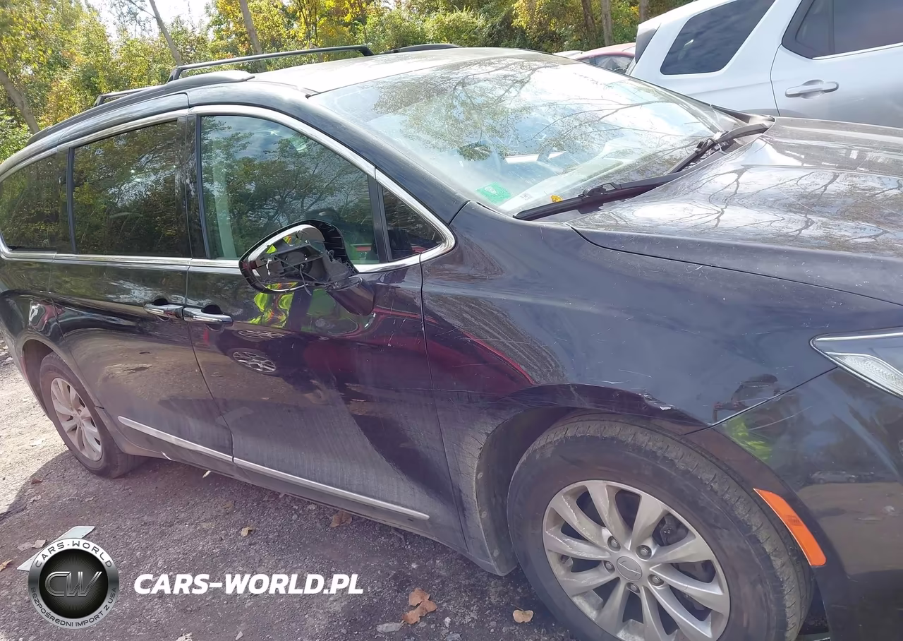 2017 Chrysler Pacifica Touring-L VIN:2C4RC1BG2HR704247 - 13