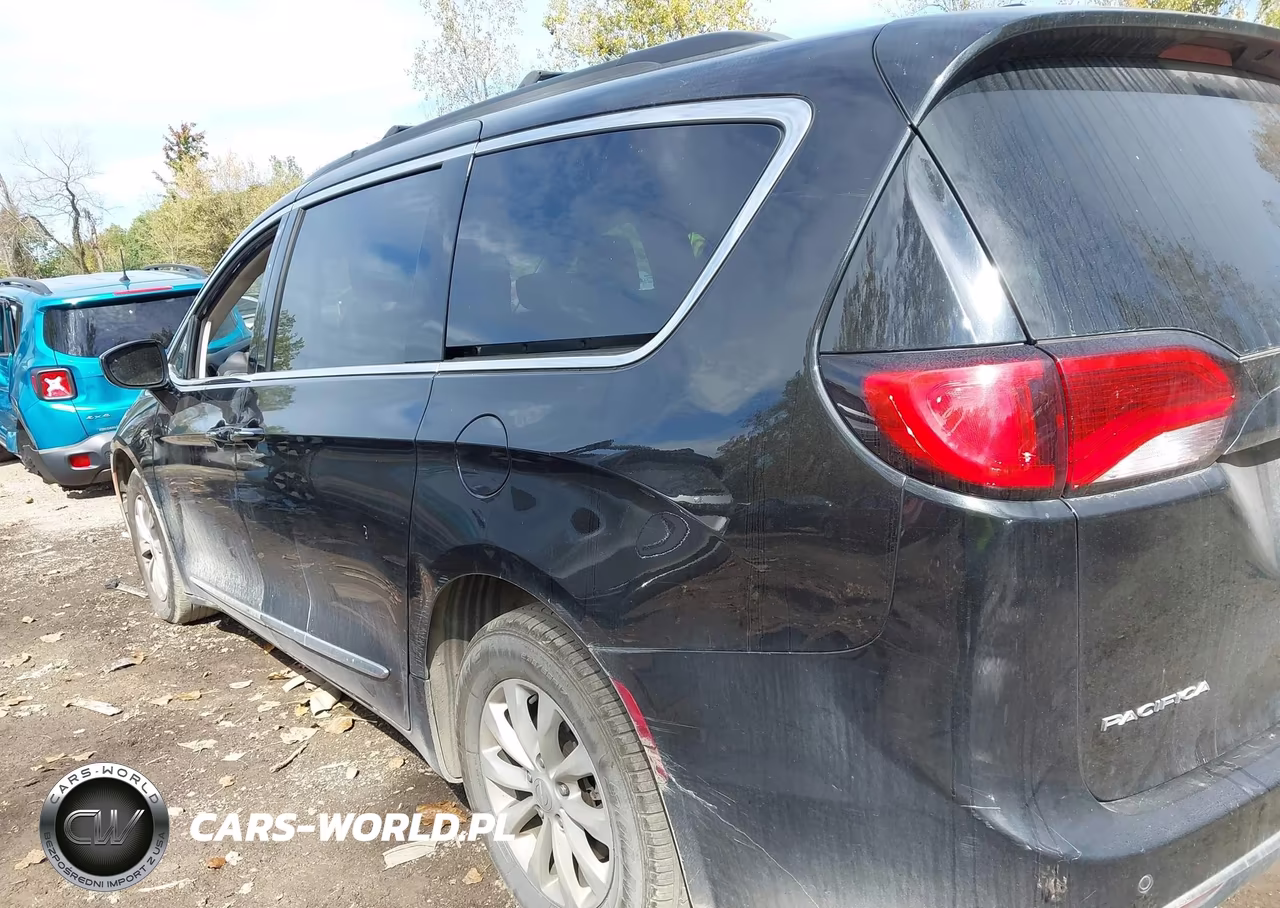 2017 Chrysler Pacifica Touring-L VIN:2C4RC1BG2HR704247 - 14