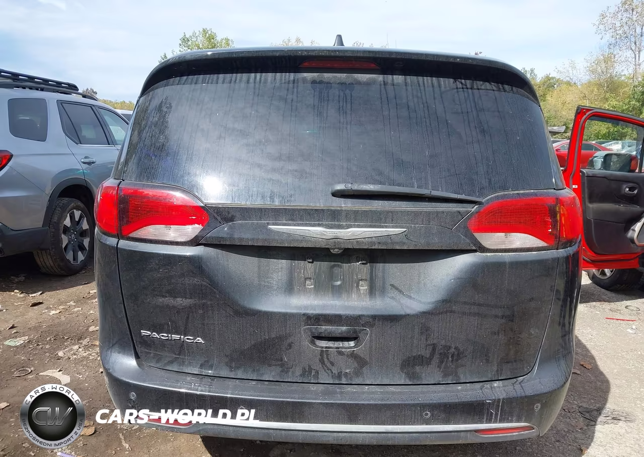2017 Chrysler Pacifica Touring-L VIN:2C4RC1BG2HR704247 - 16