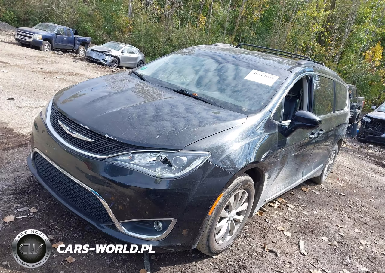 2017 Chrysler Pacifica Touring-L VIN:2C4RC1BG2HR704247 - 2