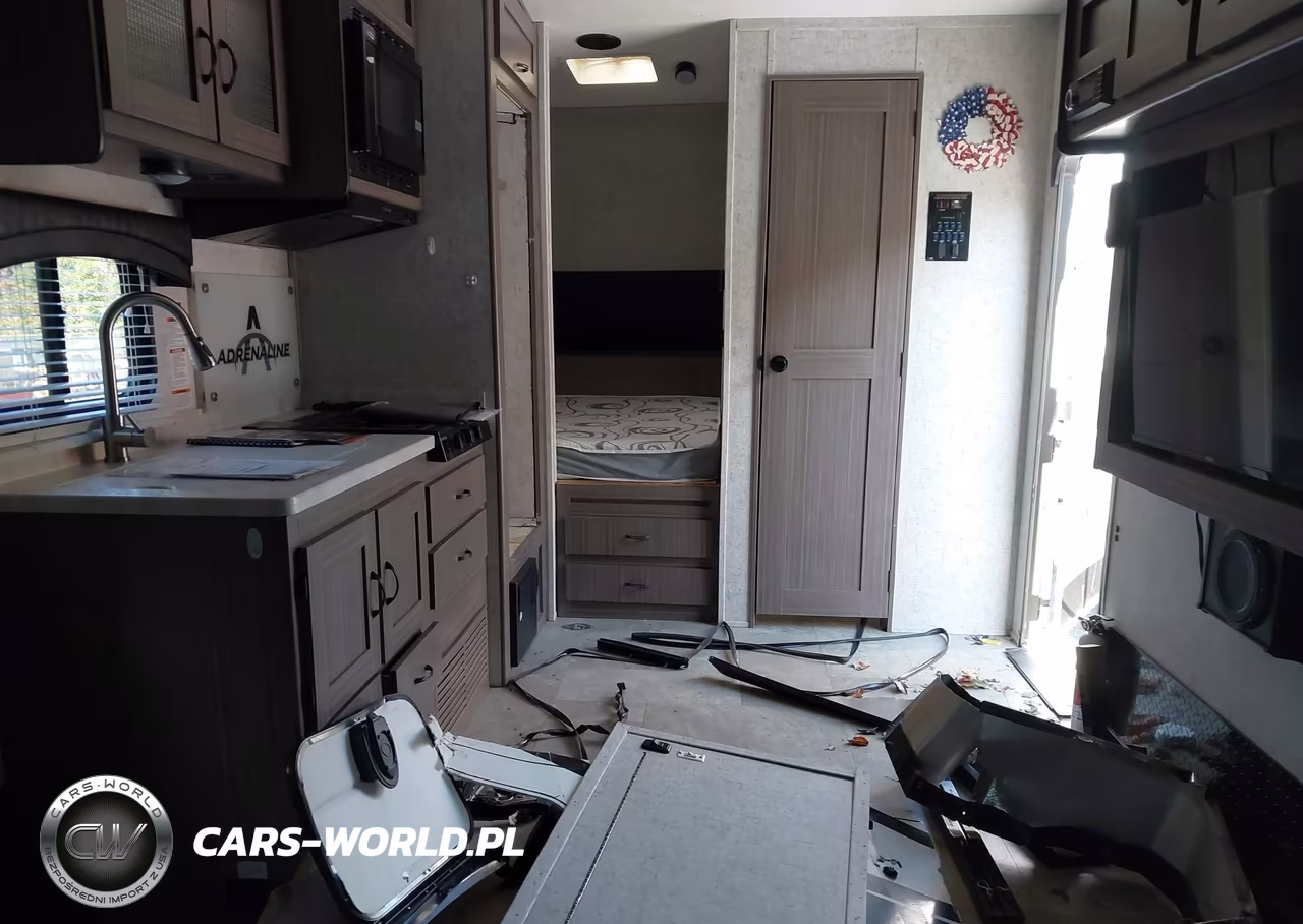 2019 Coachmen Adrenaline VIN:5ZT2ANHB5K7019094 - 14