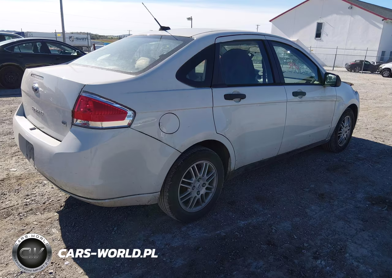 2010 Ford Focus Se VIN:1FAHP3FN5AW255511 - 4