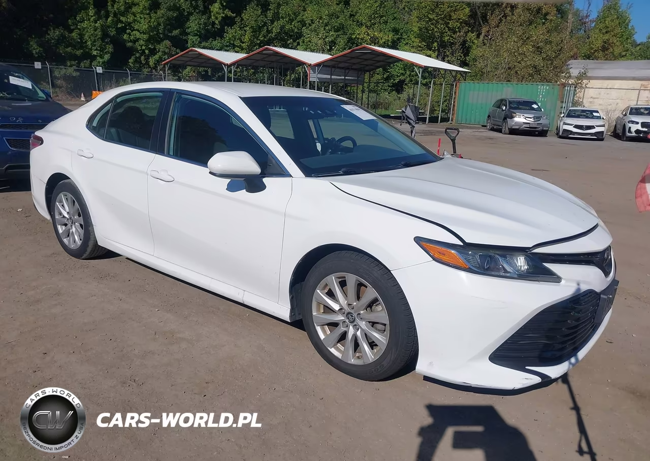 2019 Toyota Camry Le – zdjęcie 1 z 17