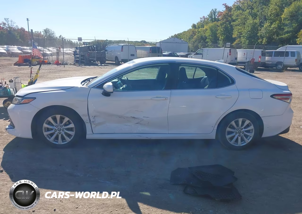 2019 Toyota Camry Le VIN:4T1B11HK7KU759415 - 14
