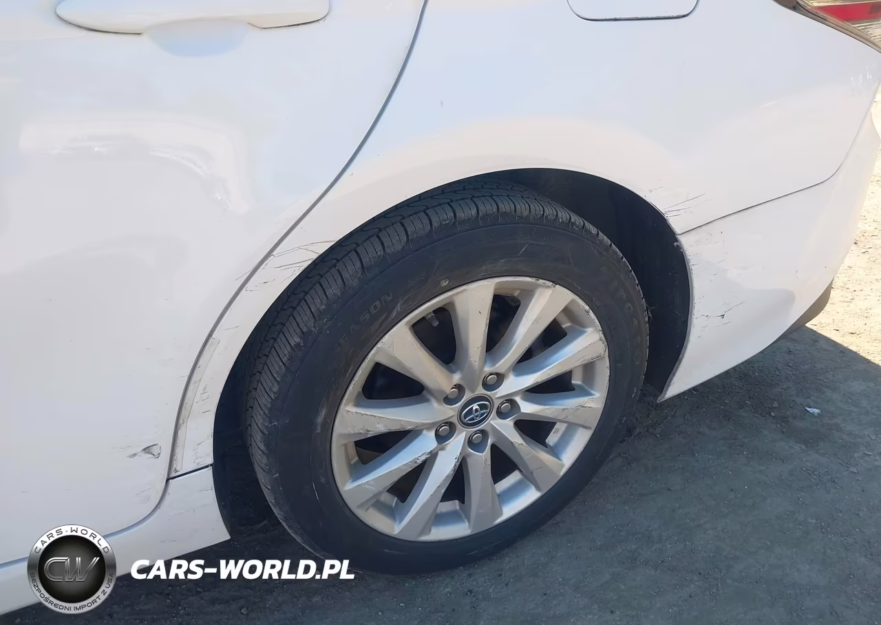 2019 Toyota Camry Le VIN:4T1B11HK7KU759415 - 17