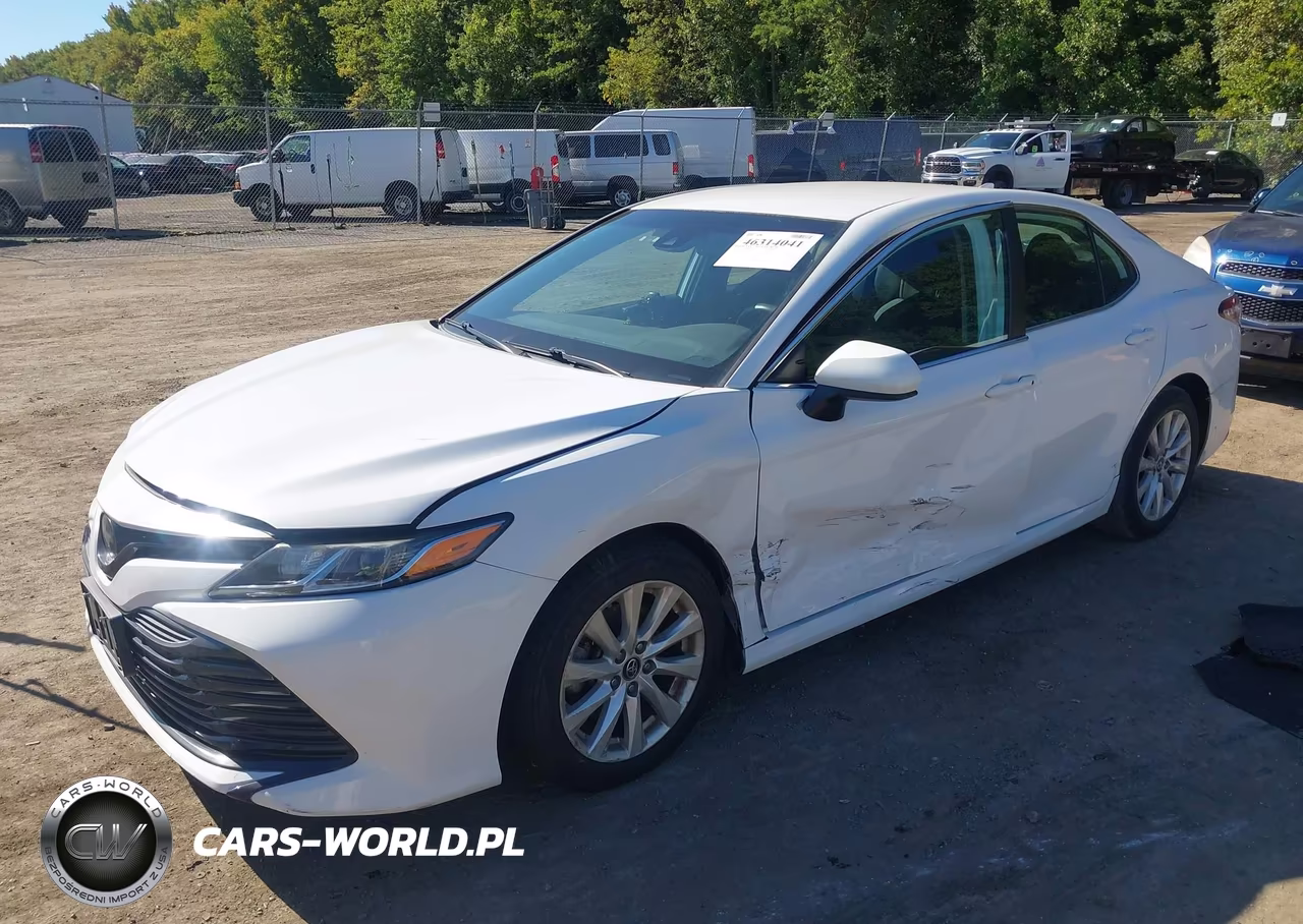 2019 Toyota Camry Le VIN:4T1B11HK7KU759415 - 2